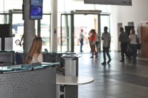 Manage Services Terpercaya NetData Manage services merupakan sebuah layanan yang dilakukan oleh perusahaan yang mana memberikan layanan serangkaian pekerjaan dalam pengawasaan juga pengelolaan untuk meningkatkan kinerja perusahaan yang memakai jasa manage services. Hal ini berlaku juga pada seluruh bidang pekerjaan terutama perusahaan di bidang IT yang berkaitan langsung dengan arti manage service ini. Di dunia IT sendiri manage service ini memiliki makna tersendiri, perusahaan yang melakukan manage service di dunia IT maka disebut dengan Manage service provider atau penyedia layanan pengelolaan lengkap (PLPL). Layanan ini memberikan dukungan kinerja berbasis IT di perusahaan lain yang bukan perusahaan IT. Arti manage service sendiri secara keseluruhan sangat banyak penjelasannya namun intinya adalah memberikan dukungan dan layanan secara lokal untuk kelancaran kinerka IT dalam sebuah perusahaan sehingga dapat bebas gangguan setiap hari. Pentingnya pekerjaan di atas dilakukan oleh perusahaan (PLPL) adalah agar perusahaan lain dapat fokus untuk mengerjakaan bisnis utamanya saja. Sehingga perusahaan tersebut dapat menghemat waktu dan tenaga kerja. Sehingga pemilik perusahaan akan dapat fokus dalam pengembangan perusahaan tersebut. Di dunia bisnis sendiri di kenal dengan istilah catastrophic effect yang menjadi sebuah dilema setiap perusahaan di dunia. Apa itu catastrophic effect, yakni merupakan kegagalan sistem yang secara perlahan namun pasti. Hal ini juga berkaitan dengan dunia IT yang juga perlu penyelarasan agar sistem tetap bekerja dengan optimal. Adapun solusi yang dapat di lakukan oleh provider selain mendukung kelancaraan di bidang IT yakni: Kinerja karyawan akan meningkat, apabila perusahaan ada 1000 karyawaan dan aktivitas IT mereka sering terjadi masalah sehari 1 jam maka perusahaan akan rugi biaya 1000 jam perhari atau kasarnya hingga Rp. 16jt per hari atau 320jt per bulan. Perjalanan dinas berkurang, terkadang untuk instansi pemerintahan perjalanan dinas merupakan suatu hal yang memang memakan biaya banyak. Namun perjalanan dinas ini bisa di gantikan dengan sistem teleconfrence yang mana dapat menghemat biaya dinas milyaran rupiah perbulan. Penurunan kebutuhan pemeriksaan aset secara fisik dengan sistem asset management sehingga sangat menghemat waktu para auditor dan manager dalam mengawasi aset IT dari hari ke hari. Itulah beberapa keuntungan menggunakan layanan manange service yang disediakan oleh para provider termasuk NetData yang menyediakan jasa layanan manange service terpercaya dan terbaik.